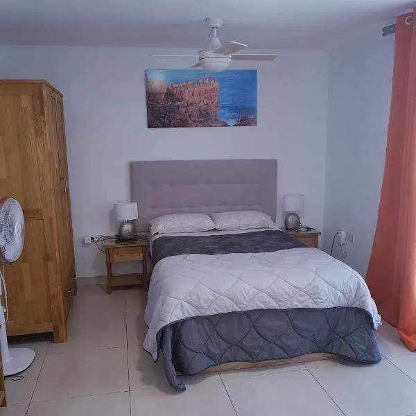 Estudio nuevo con baño, cocina y gran terraza, hotel Los Realejosban