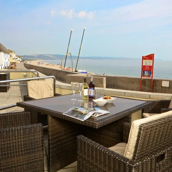 1 At The Beach, hotel di Beesands
