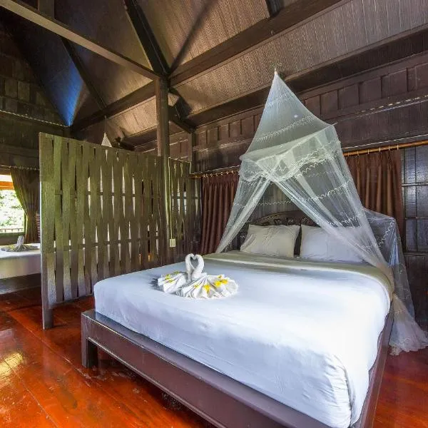 Koh Talu Island Resort, hotel in Ban Boet