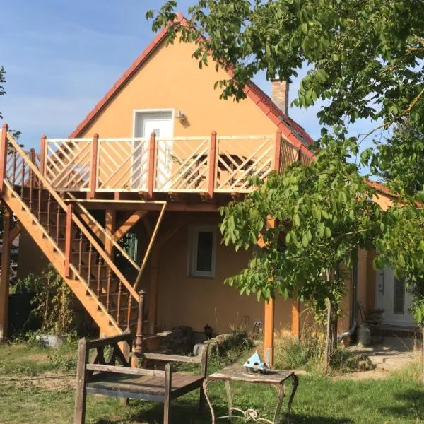 Ferienwohnung in der Uckermark am Oberuckersee OT Warnitz, hotel in Lindenhagen