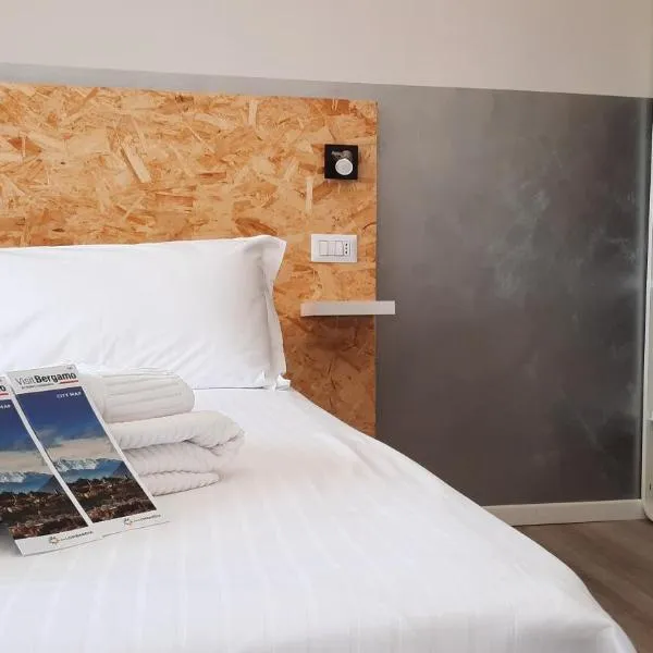 Bergamo GuestHouse - Self Check-in, hotel in Curno