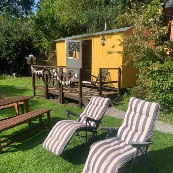 The Hideaway at Duffryn Mawr Self Catering Cottages、コウブリッジのホテル