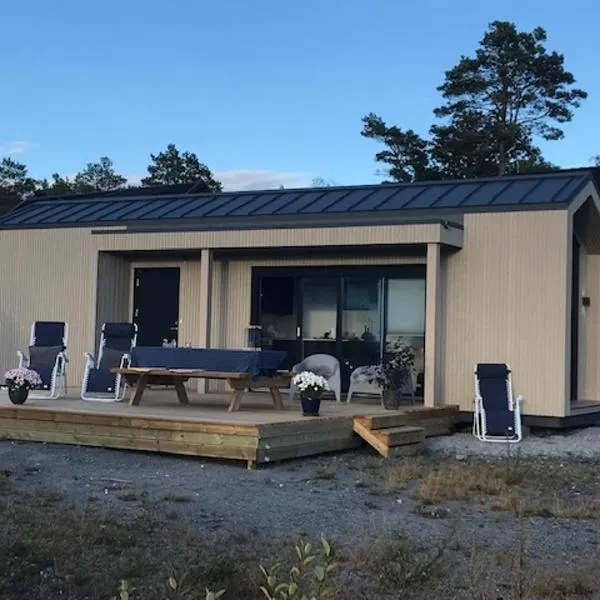 Hytte med sjøutsikt og 20 min fra dyreparken, hotel v destinaci Grimstad