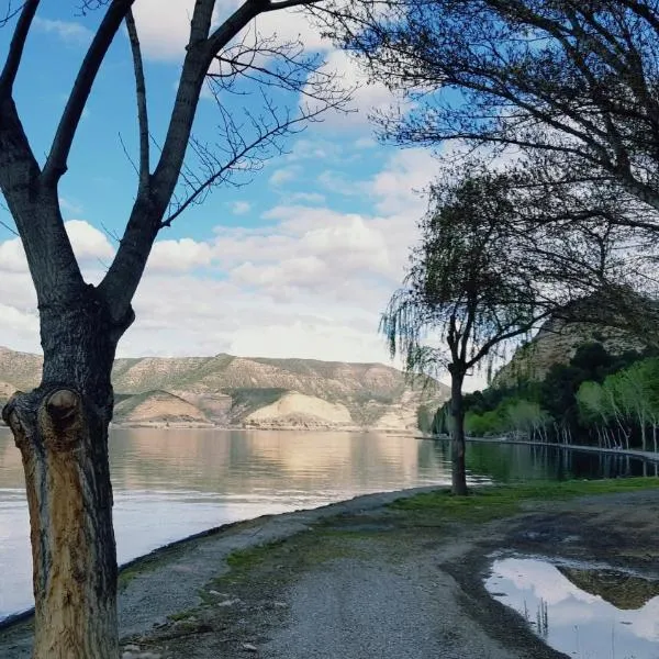 TU CASA EN MEQUINENZA CON WIFI, hotel di Fraga