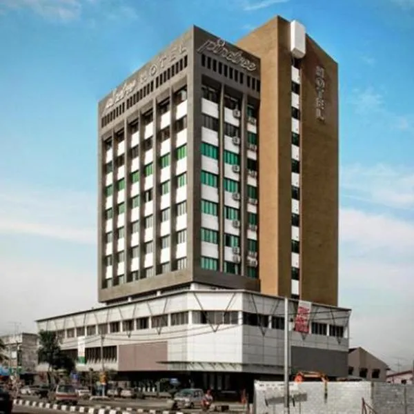 Pine Tree Hotel, hotel v mestu Batu Pahat