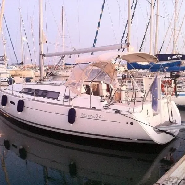 Boat & Sailing Torregrande Sinis Yachting, hotel v destinaci Oristano