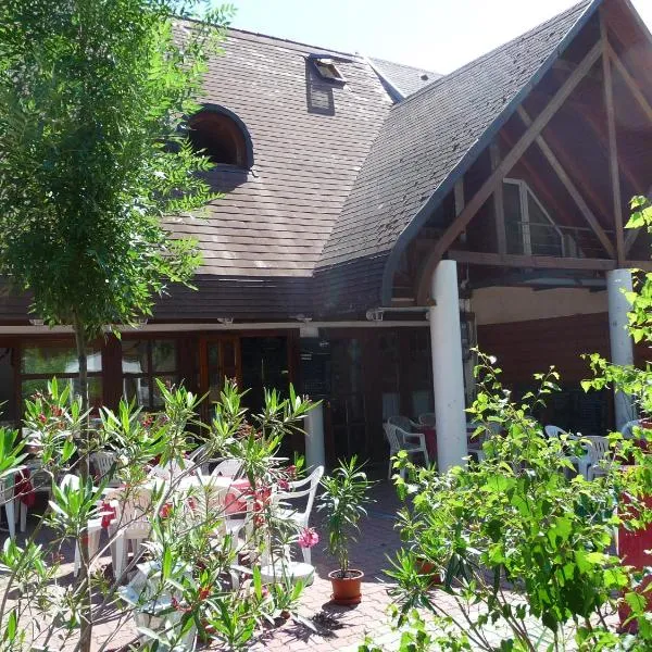 Oleander B&B, hotel in Siófok