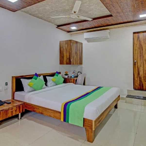 Treebo Trend Sai Samrat Resort Satara, hotel in Wanwas Wari