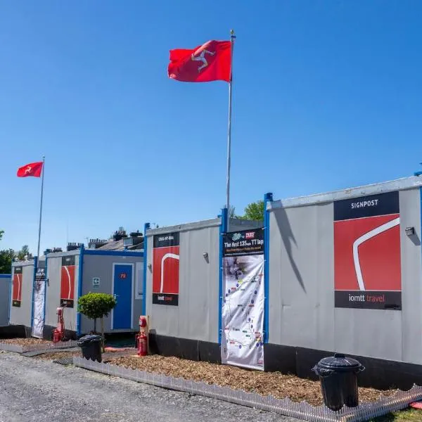 IOMTT Village at Isle of Man TT, khách sạn ở Douglas