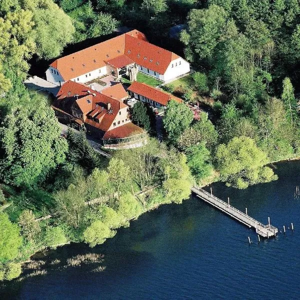 Seehotel Heidehof, hotel v destinaci Klein Nemerow