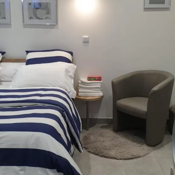 Dominicaine Sud, Studio meublé, hotel em Amilly