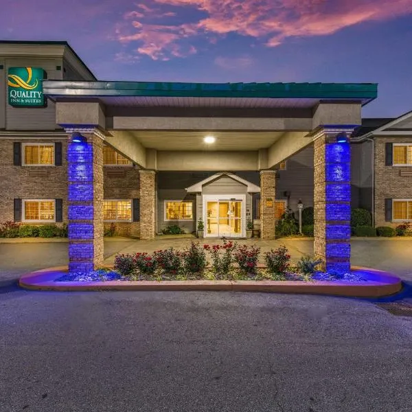Quality Inn & Suites Hendersonville - Flat Rock, hotel v destinaci Flat Rock