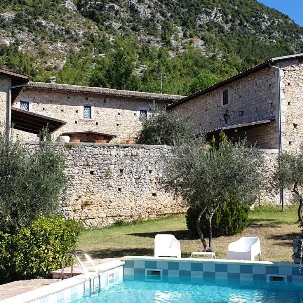 Rocca Lorenizo, hotel v destinaci Pacentro