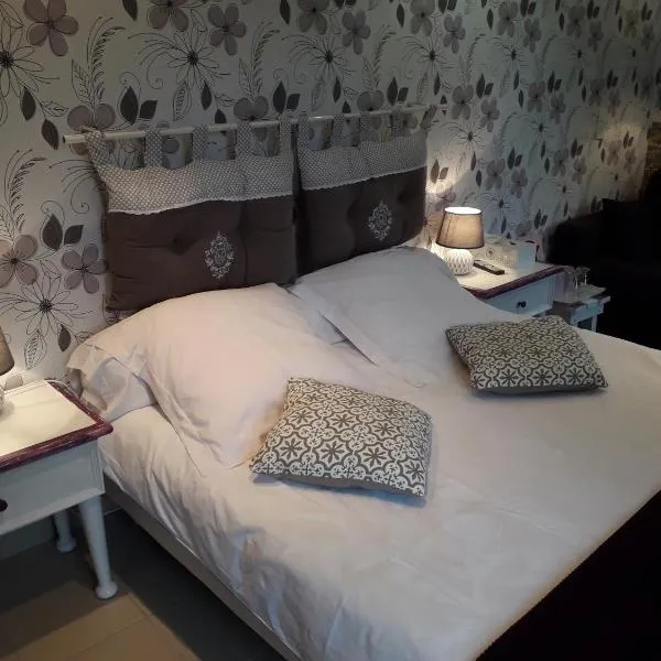 Les Trois Pommiers, hotel v destinaci Sommery