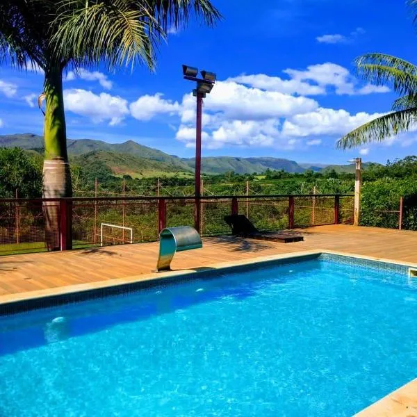 Pousada Adventures - Suites Luxo Hidromassagem - Piscina - Campão de Futebol - Capitolio MG, ξενοδοχείο σε Capitólio