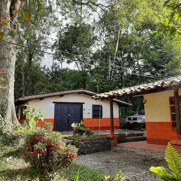 Compostela cabaña privada (private cabin for rent), hotell i San Lorenzo