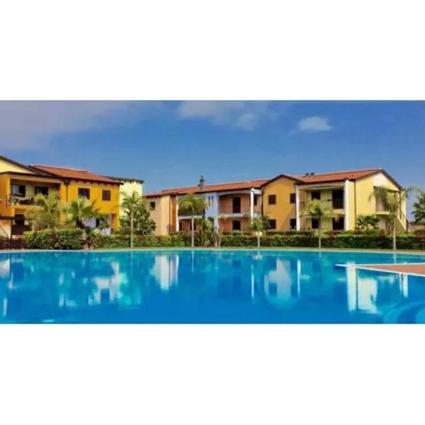Fantastico trilocale Villaggio Riva Azzurra (wifi incluso), готель у місті Полікоро