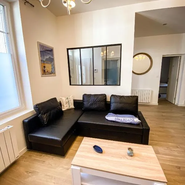 APT bord de Mer, hypercentre Dinard, Parking prive, hotel in Dinard
