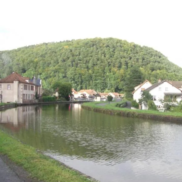 Gîte du canal, hotel v destinaci Lutzelbourg