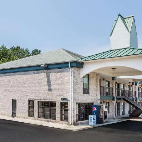 Brentwood Inn & Suites, hotel di Suffolk