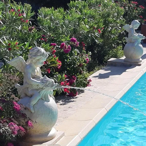 Chambres d'Hôtes en Provence - Piscine, Spa, Tennis, hotel in Belcodène