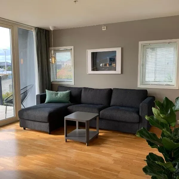 Modern apartment in the Harbour of Jørpeland, hotel v destinaci Jorpeland