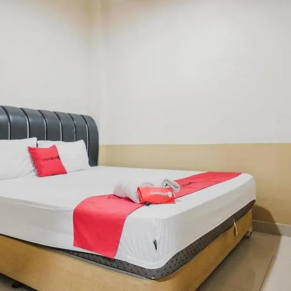 RedDoorz @ Jalan STM Medan, готель у місті Медан