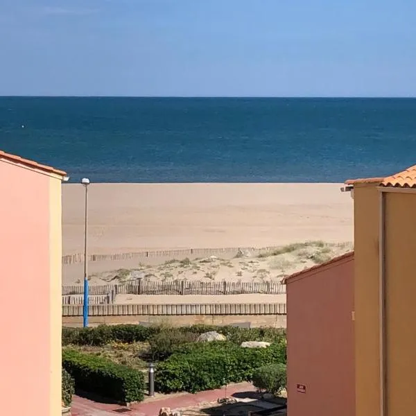 Appartement bord de mer Saint Pierre la Mer, hotel in Saint Pierre La Mer