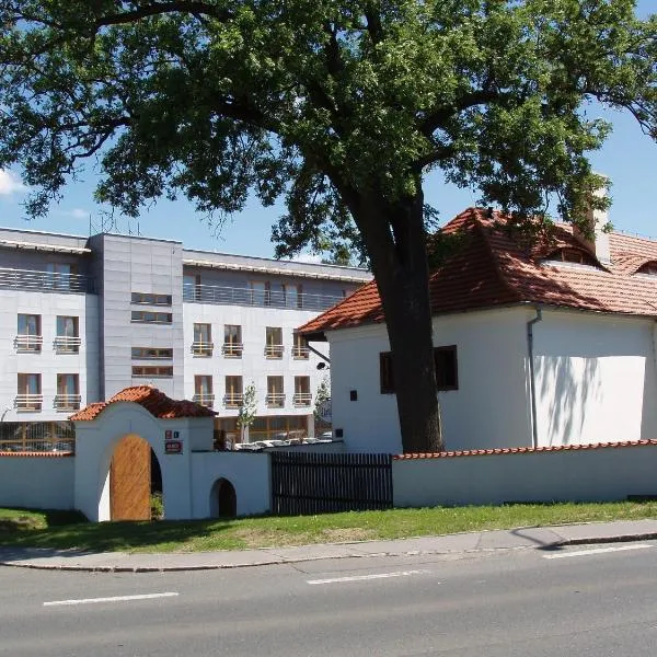 Hotel Meritum, отель в городе Středokluky