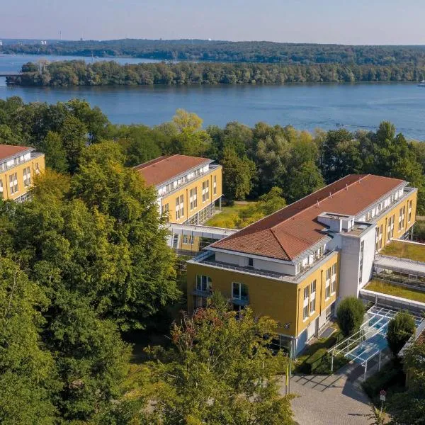 Seminaris SeeHotel Potsdam, отель в городе Ферх