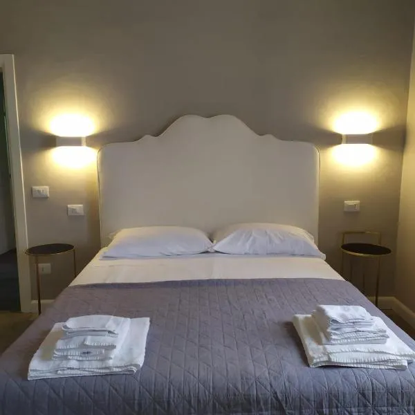 B&B Suite 44, hotel v destinaci Pesaro