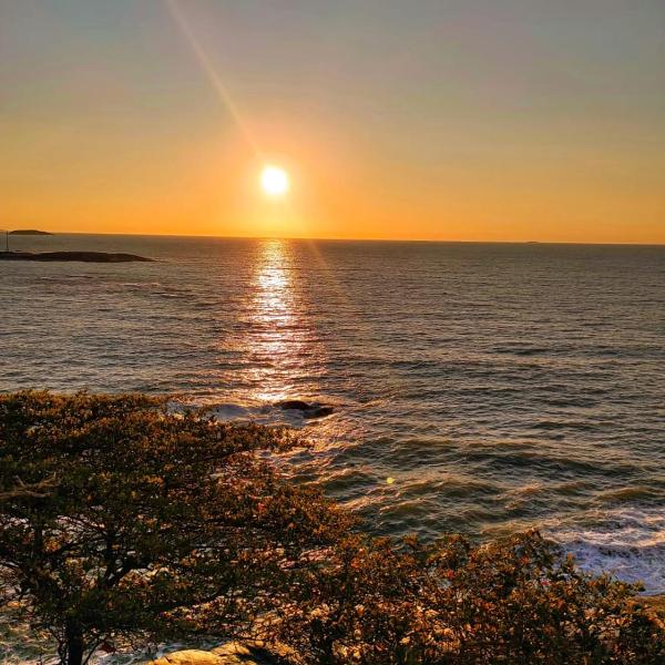 JANELA SOBRE O MAR DE GUARAPARI