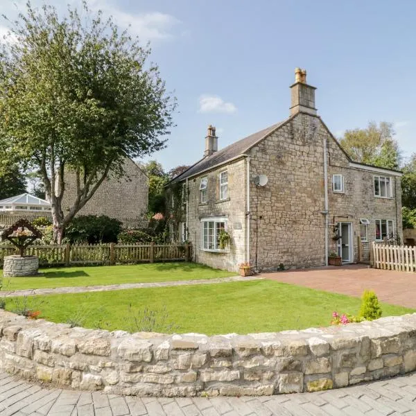 Crooked Well, hotel v Bathu