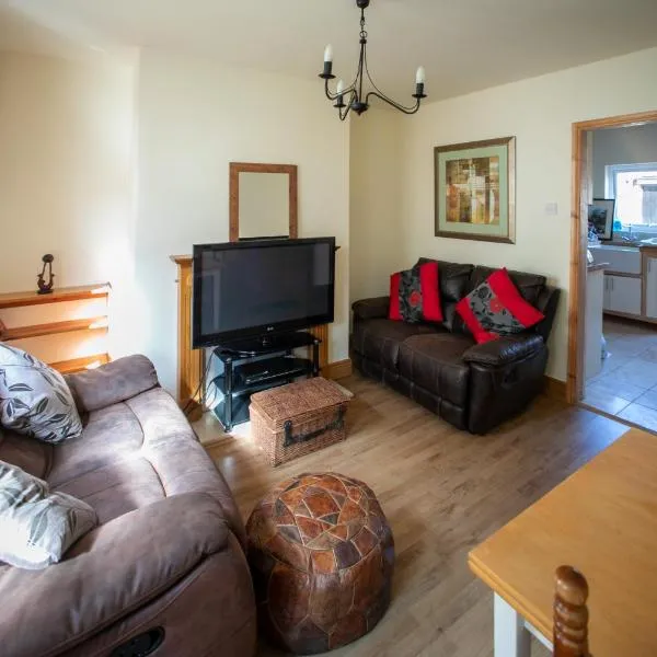 Charming terraced cottage close to Alton Towers, hotel di Cheadle