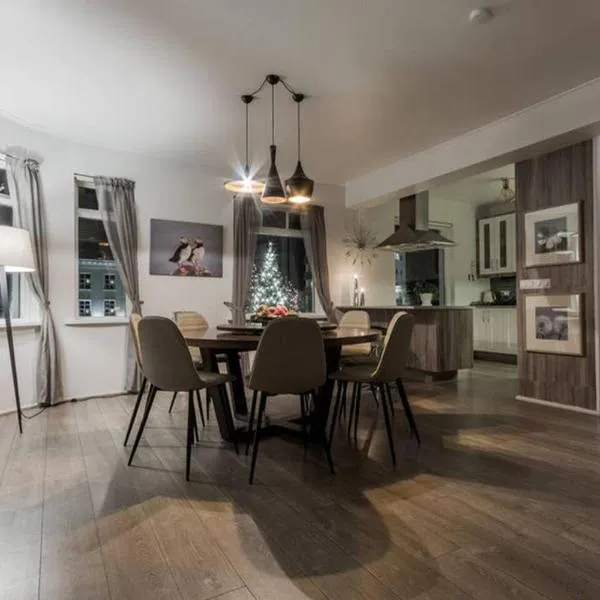 Superb central location, no car needed - Spacious, hotel en Akureyri