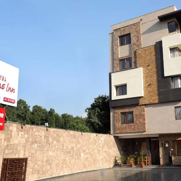 Hotel Gems Inn: Sahaspur şehrinde bir otel