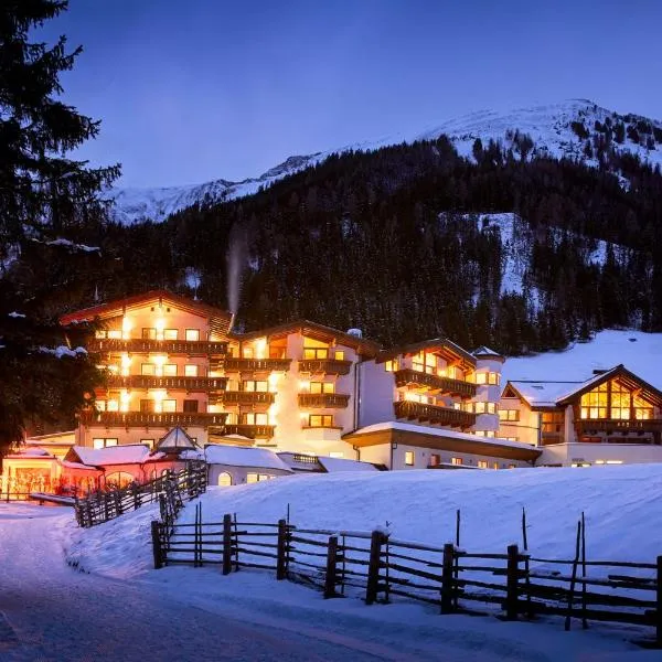 Adler Inn Tyrol Mountain Resort SUPERIOR、トゥクスのホテル