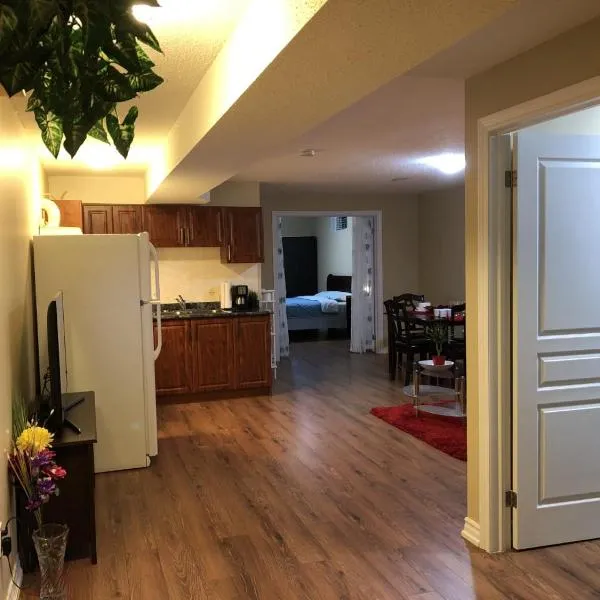 Spacious 2 Bedroom guest suite, Hotel in Toronto