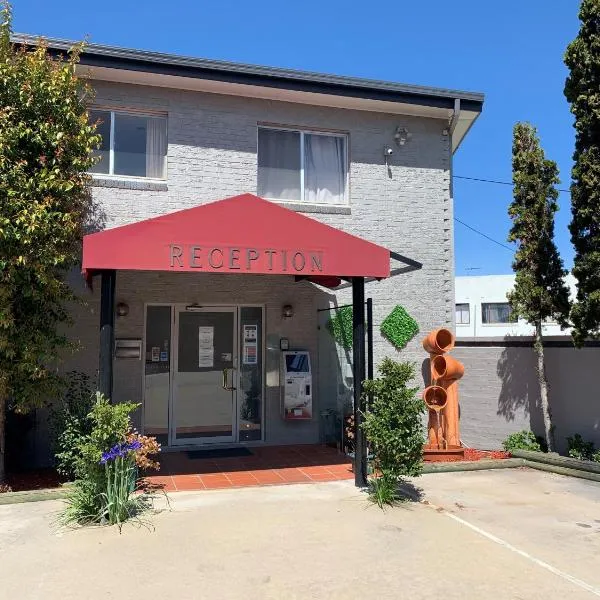 Crest Motor Inn, hotel v destinaci Queanbeyan