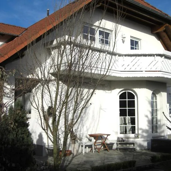 Appartement Am Goldberg, hotel a Behringen