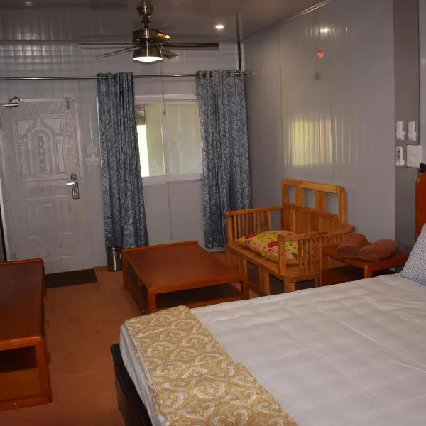 Private Rooms with International Airport View, hotel in New Delhi