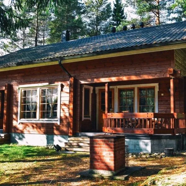 Honeyhill Villa Karhu, отель в городе Isnäs