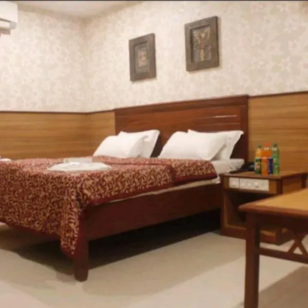 Hotel Chitra Park, hotell i Tiruchchendūr