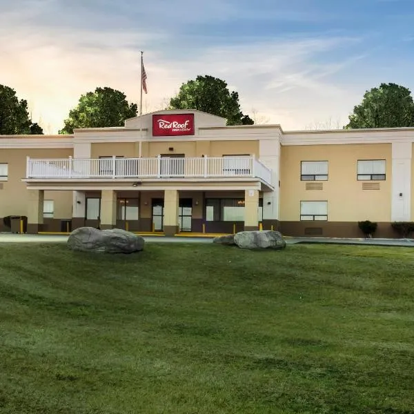 Red Roof Inn & Suites Newburgh - Stewart Airport West Point, hotel em New Windsor