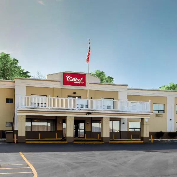 Red Roof Inn & Suites Newburgh - Stewart Airport West Point, hotel v destinaci New Windsor