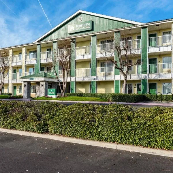HomeTowne Studios by Red Roof Fresno - West, hotel in Fresno