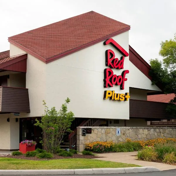 Red Roof Inn PLUS+ Pittsburgh South - Airport, хотел в McCandless Township