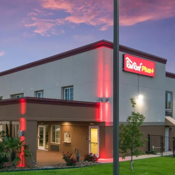 Red Roof Inn PLUS+ Fort Worth - Burleson, hotel v destinaci Burleson