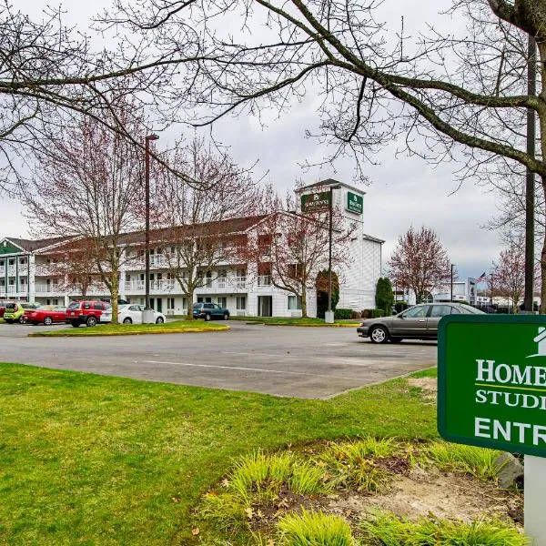 HomeTowne Studios by Red Roof Tacoma - Puyallup, hotel en Puyallup