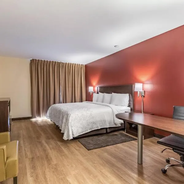 Red Roof Inn PLUS & Suites Houston - IAH Airport SW, Hotel in Houston